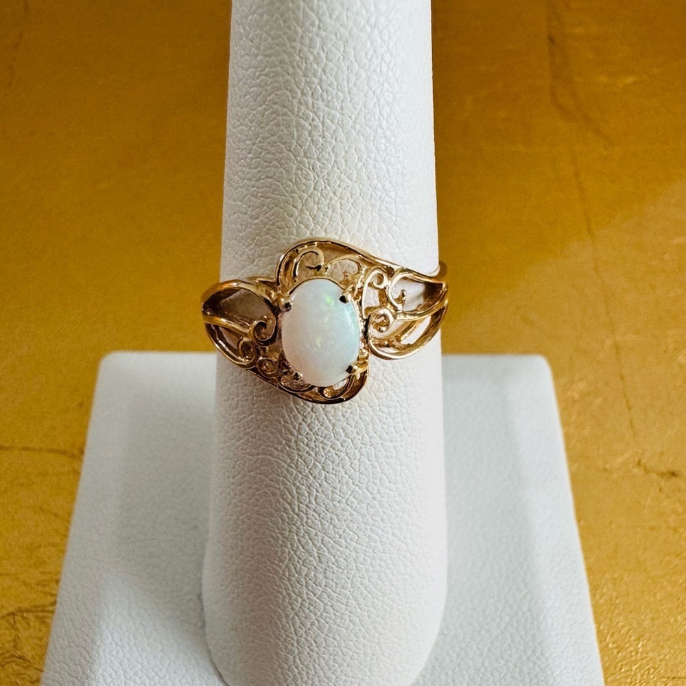 14K Yellow Gold Oval Opal Ring Scrollwork Open design size 7